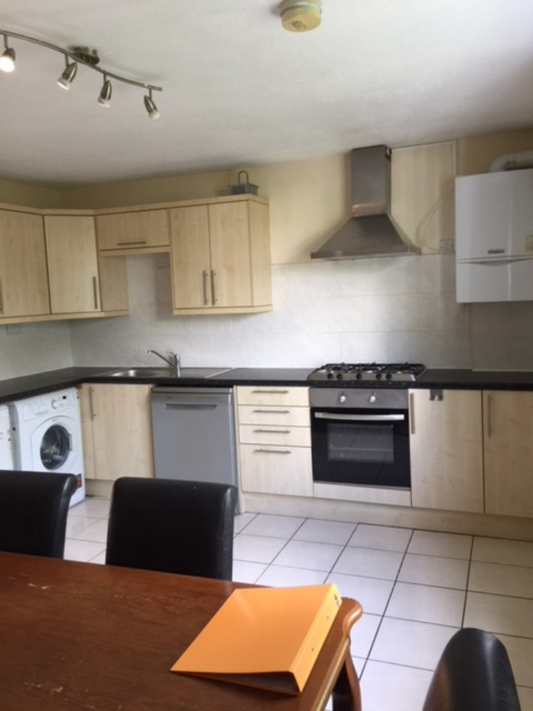 6 bed student house to rent on Gadd Street, Nottingham, NG7 4BQ StuRents