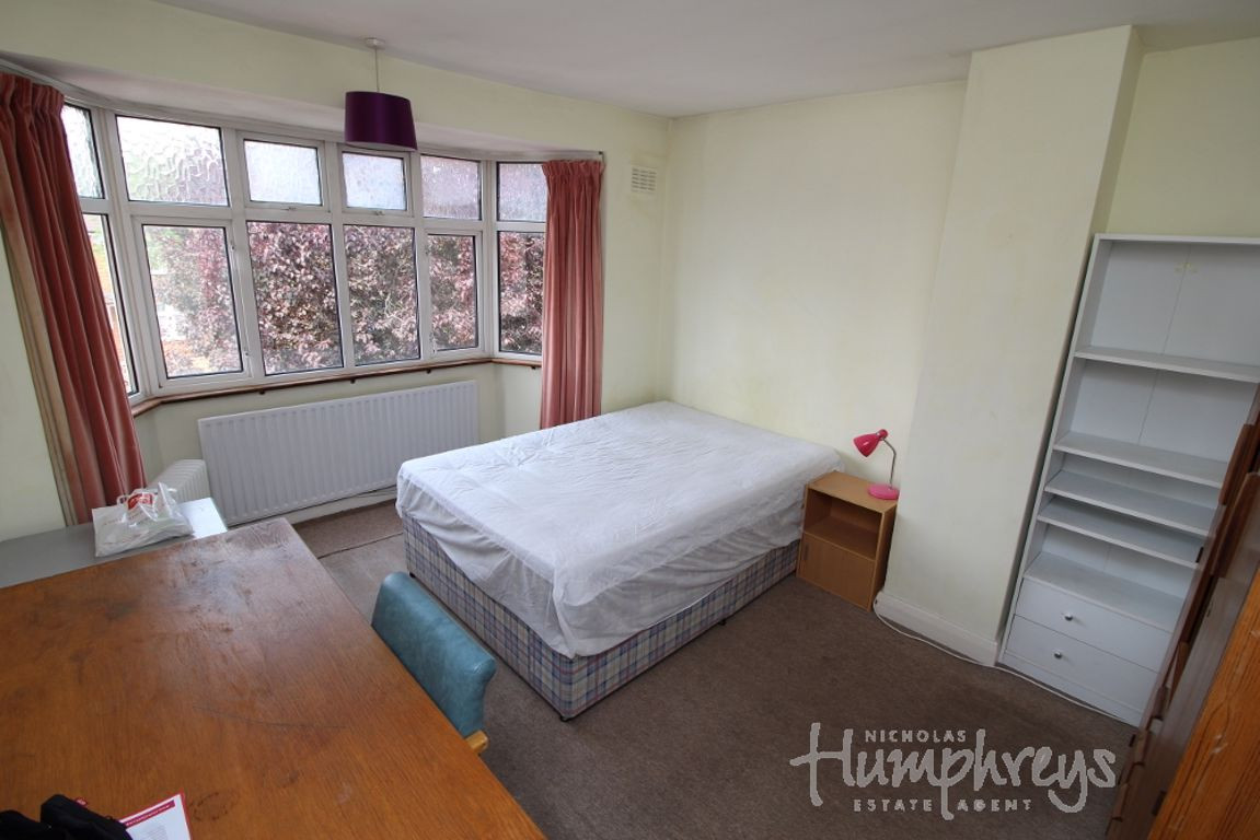 Student studio flat to rent on Chiltern Crescent, Earley, RG6 1AN