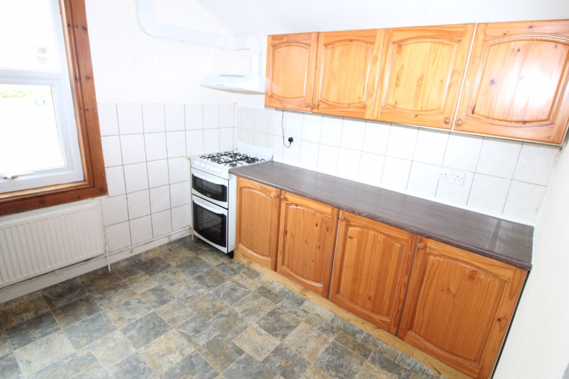 4 bed student house to rent on Wokingham Road, Reading, RG6 1LH StuRents