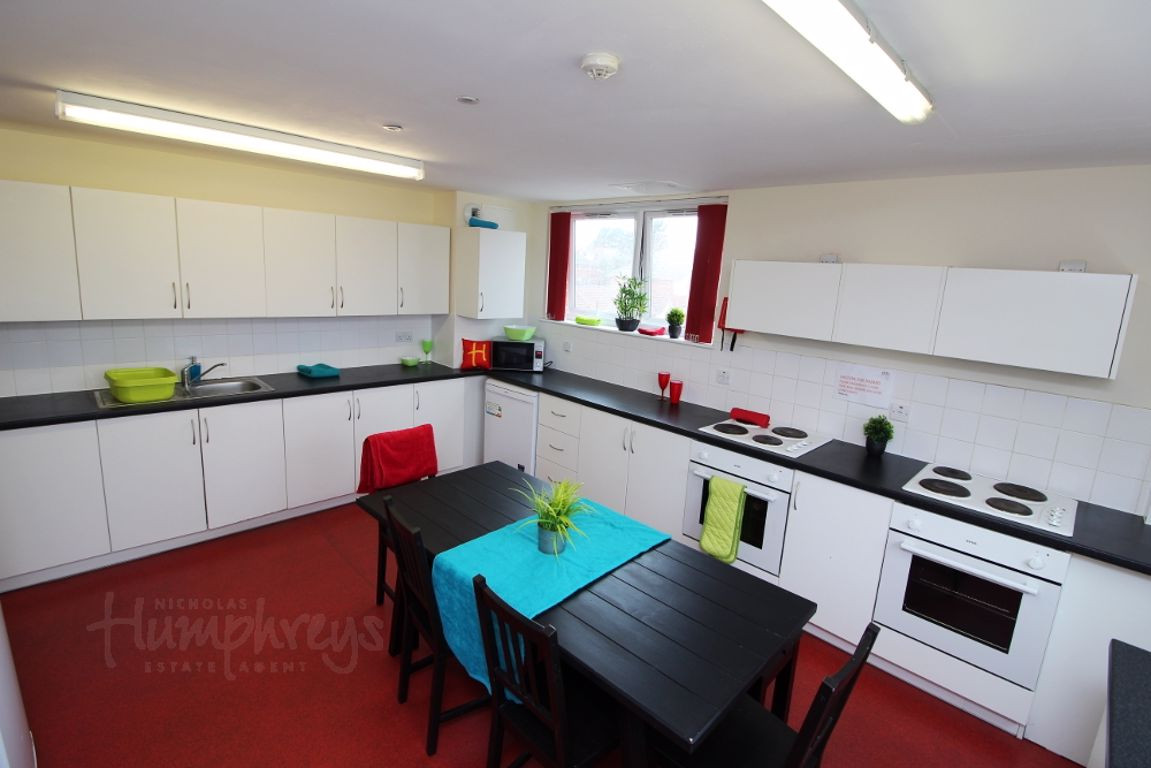 1 bed student house to rent on Loddon House, Reading, RG6 7AJ StuRents