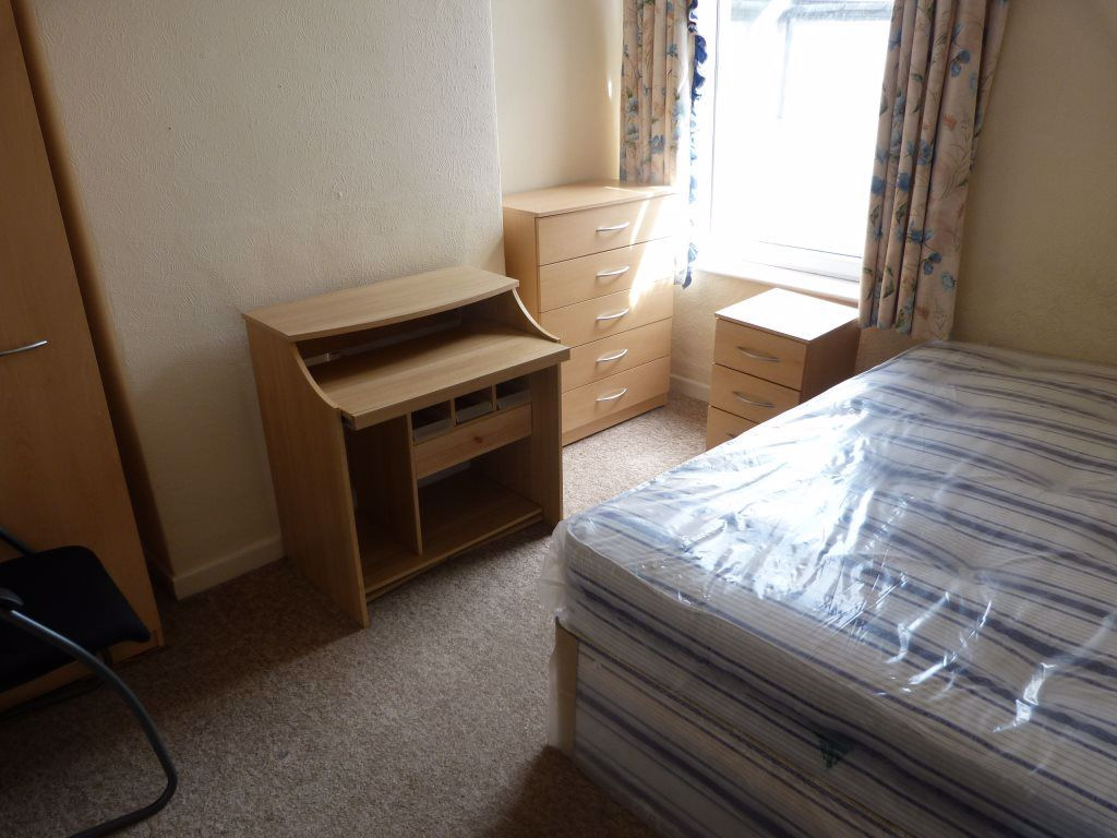 4 bed student house to rent on Llanishen Street, Cardiff, CF14 3QB