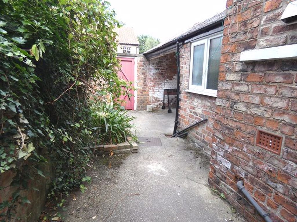 4 bed student house to rent on Hartoft Street, York, YO10 4BN StuRents