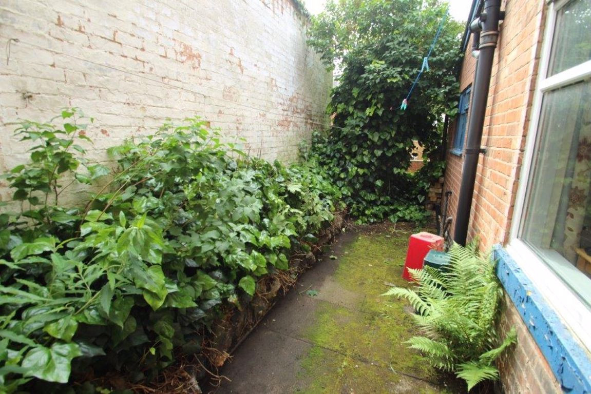 4 bed student house to rent on Aylestone Road, Leicester, LE2 7LL