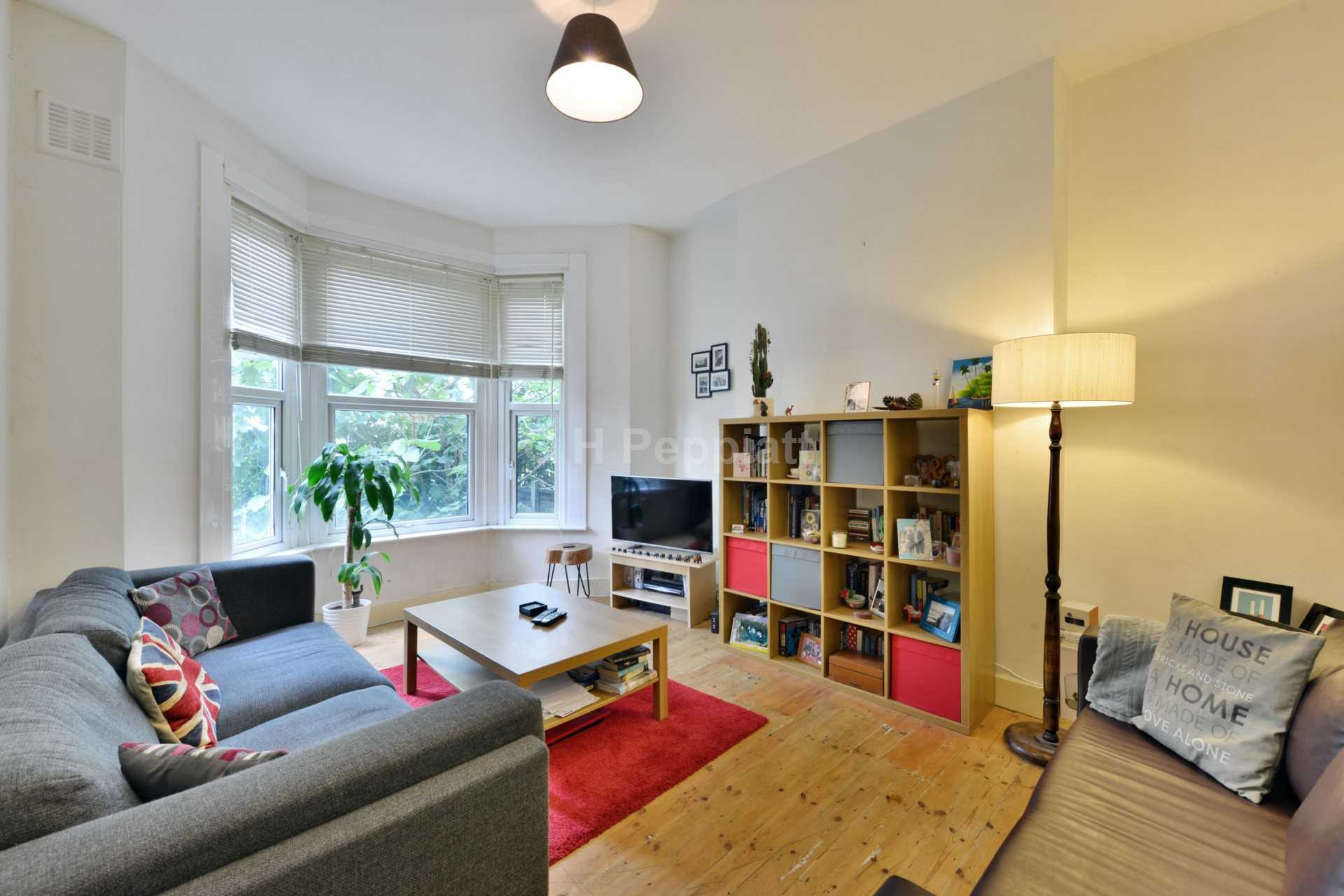 Student studio flat to rent on Hanley Road, London, N4 3DR StuRents