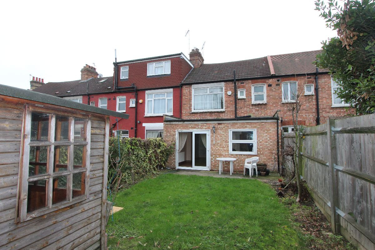 4 bed student house to rent on Maidstone Road, London, N11 2JP StuRents