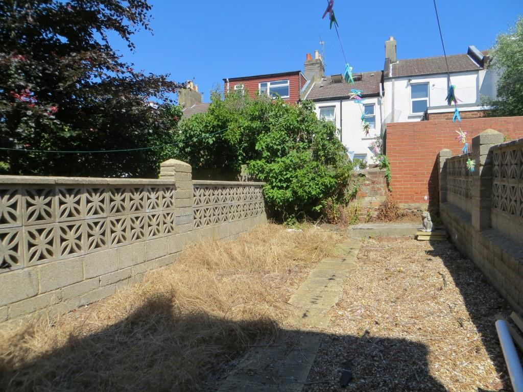 3 bed student house to rent on Sandown Road, Brighton, BN2 3EJ StuRents