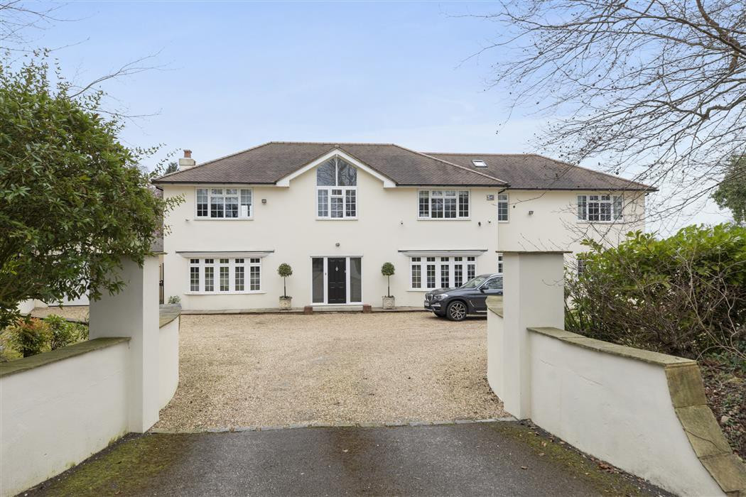 5 bed student house to rent on , Leatherhead, KT245PJ StuRents