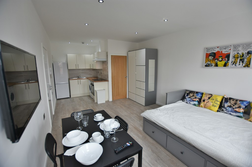 Student studio flat to rent on Alfreton Road, Nottingham, NG7 3JL