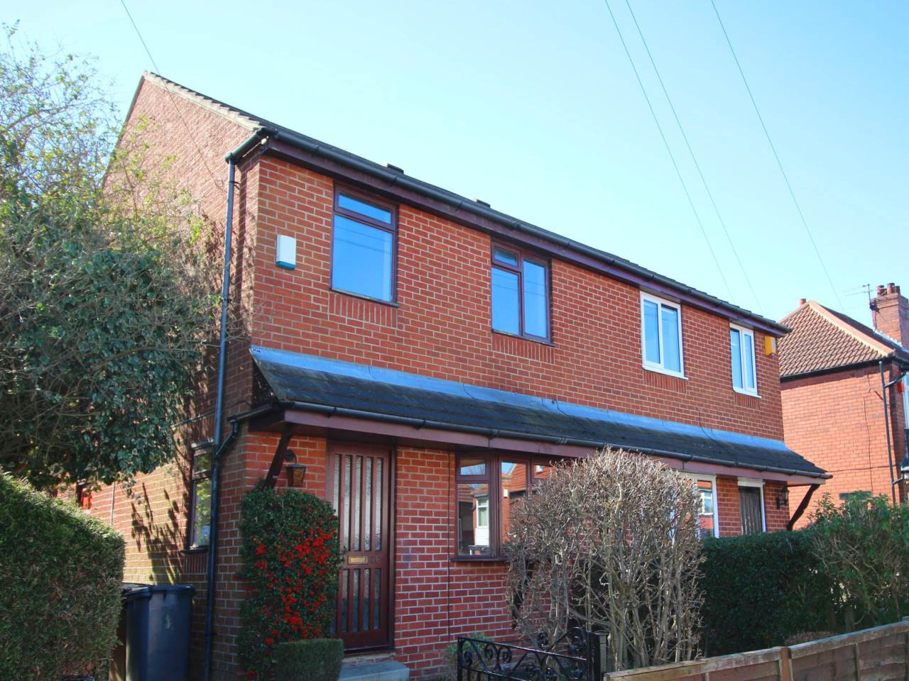 Student studio flat to rent on Eden Crescent, Leeds, LS4 2TR StuRents