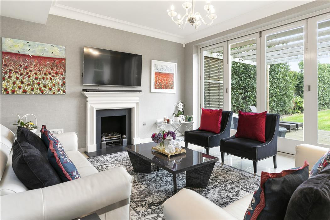 5 bed student house to rent on Leigh Hill Road, Cobham, KT112HU StuRents