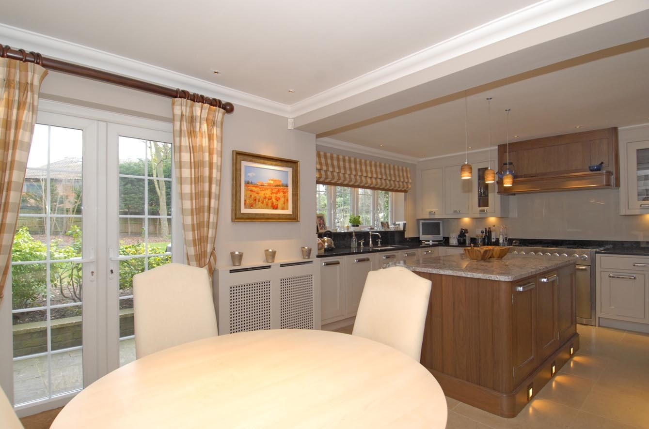 4 bed student house to rent on Walton Drive, Ascot, SL57PG StuRents