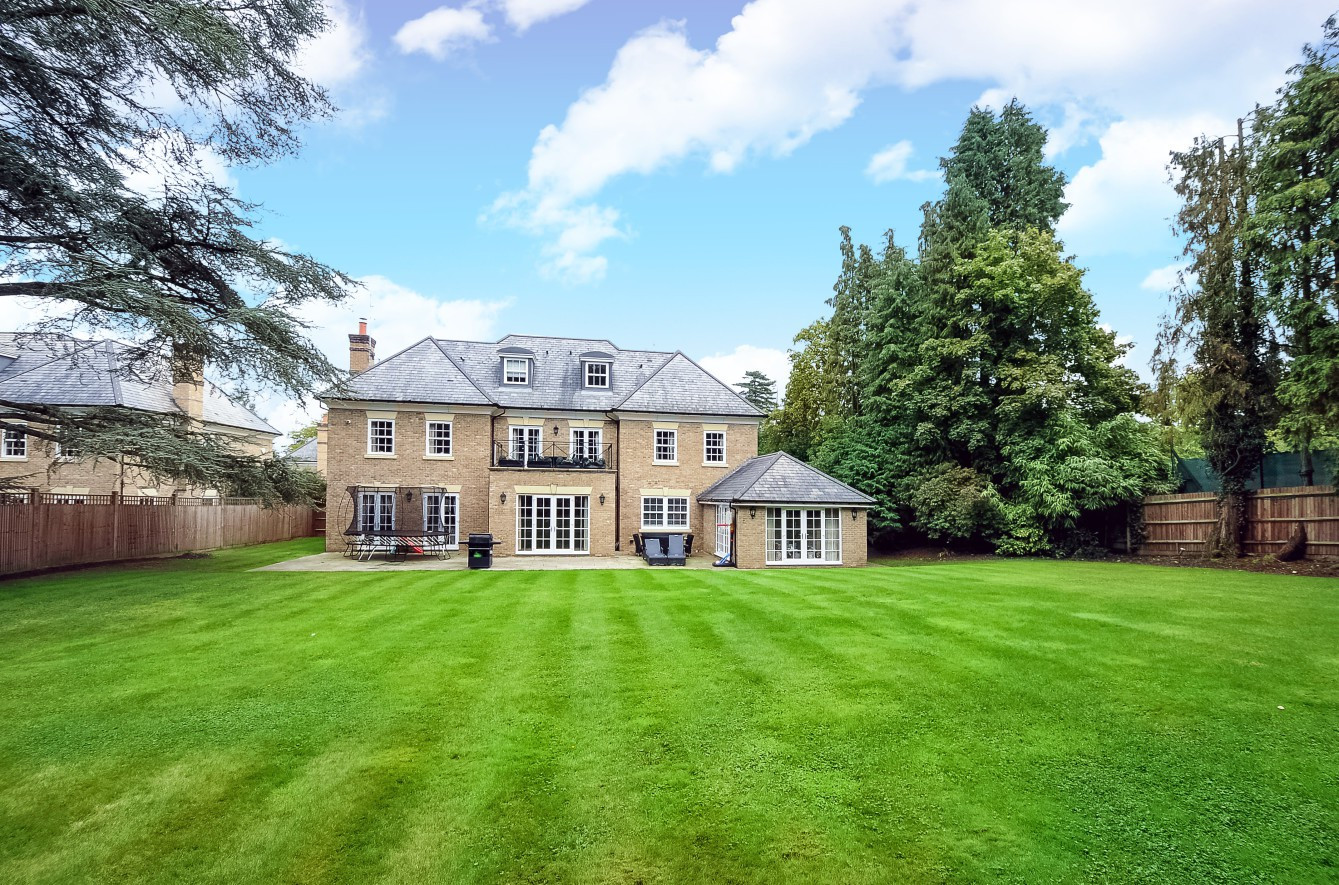 6 bed student house to rent on Devenish Road, Sunningdale, SL59PH