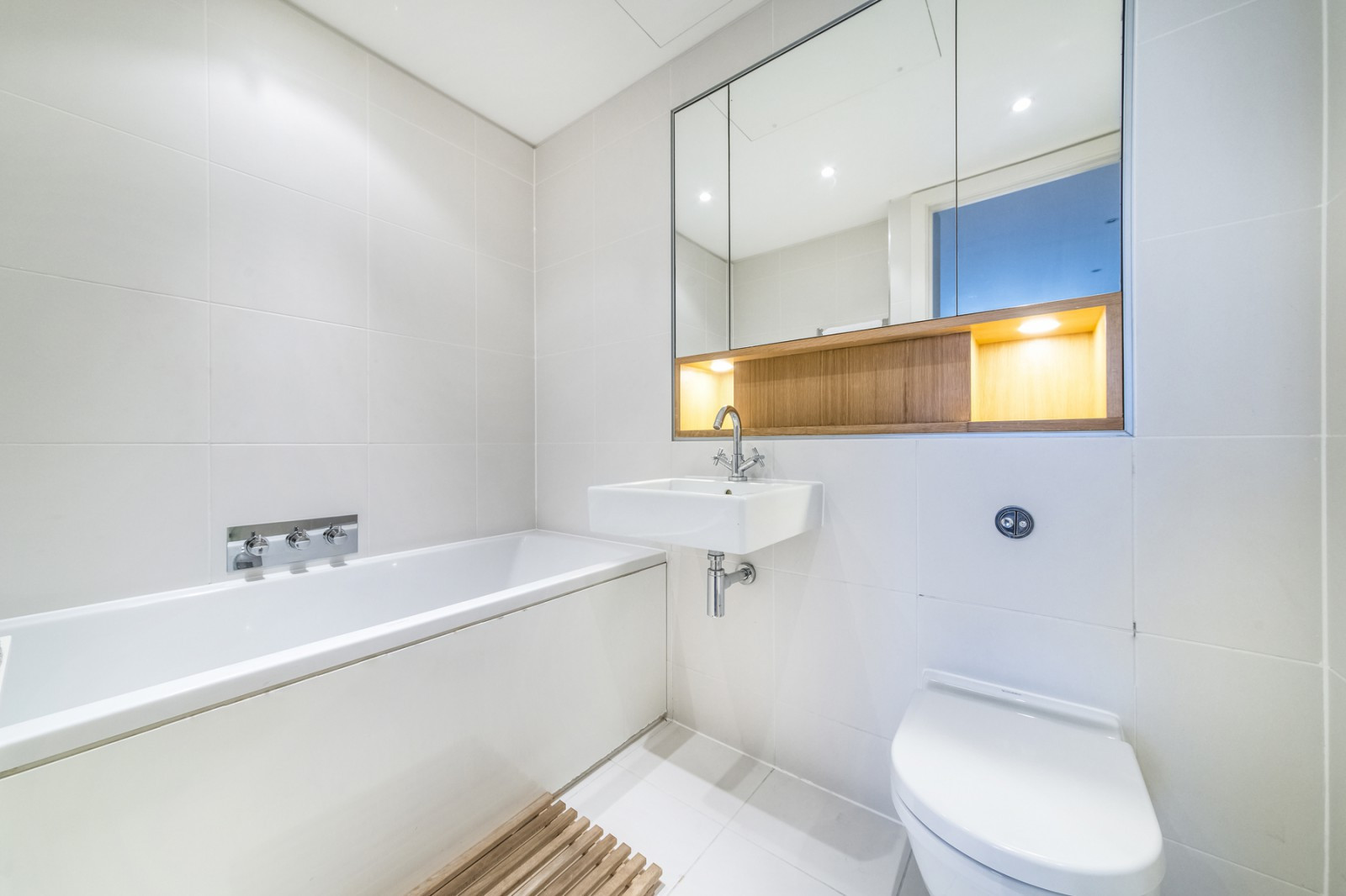 2 bed student house to rent on Hepworth Court, London, SW1W8QP StuRents