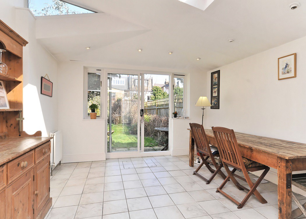 3 bed student house to rent on Wiseton Road, London, SW177EE StuRents