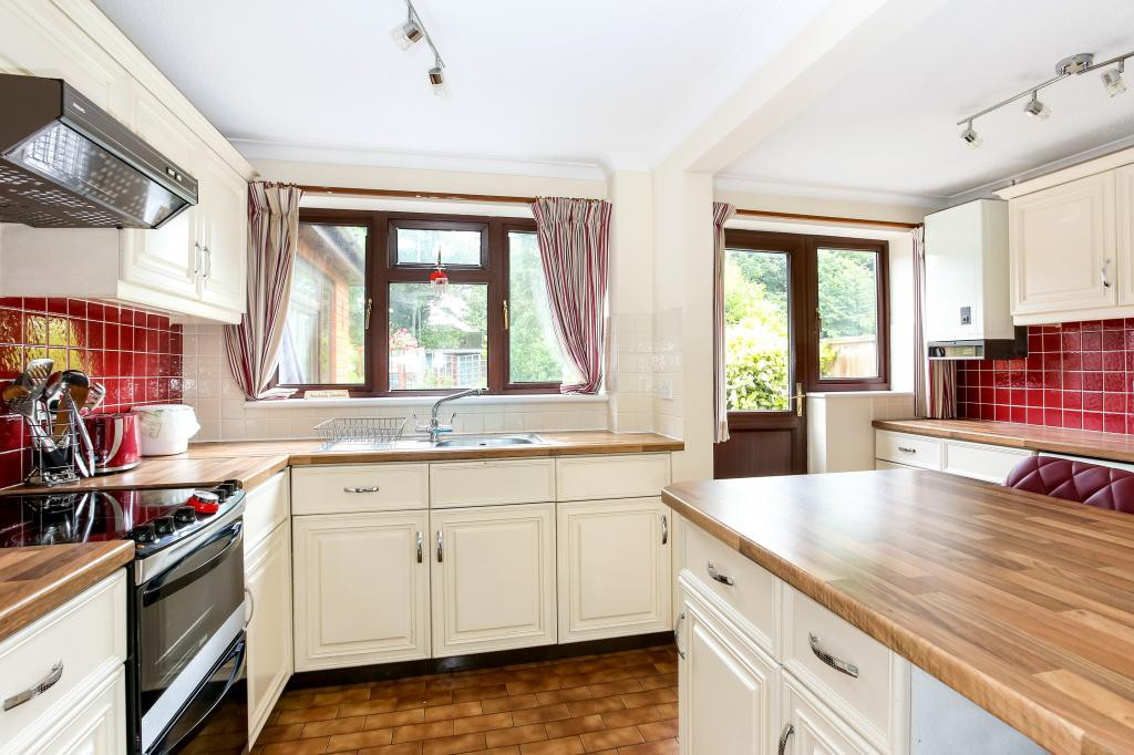 3 bed student house to rent on Rosemary Lane, Thorpe, TW208QE StuRents