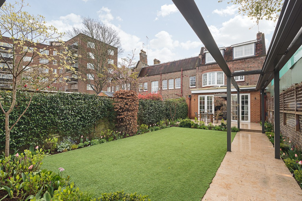 4 bed student house to rent on Addison Crescent, London, W148JP StuRents