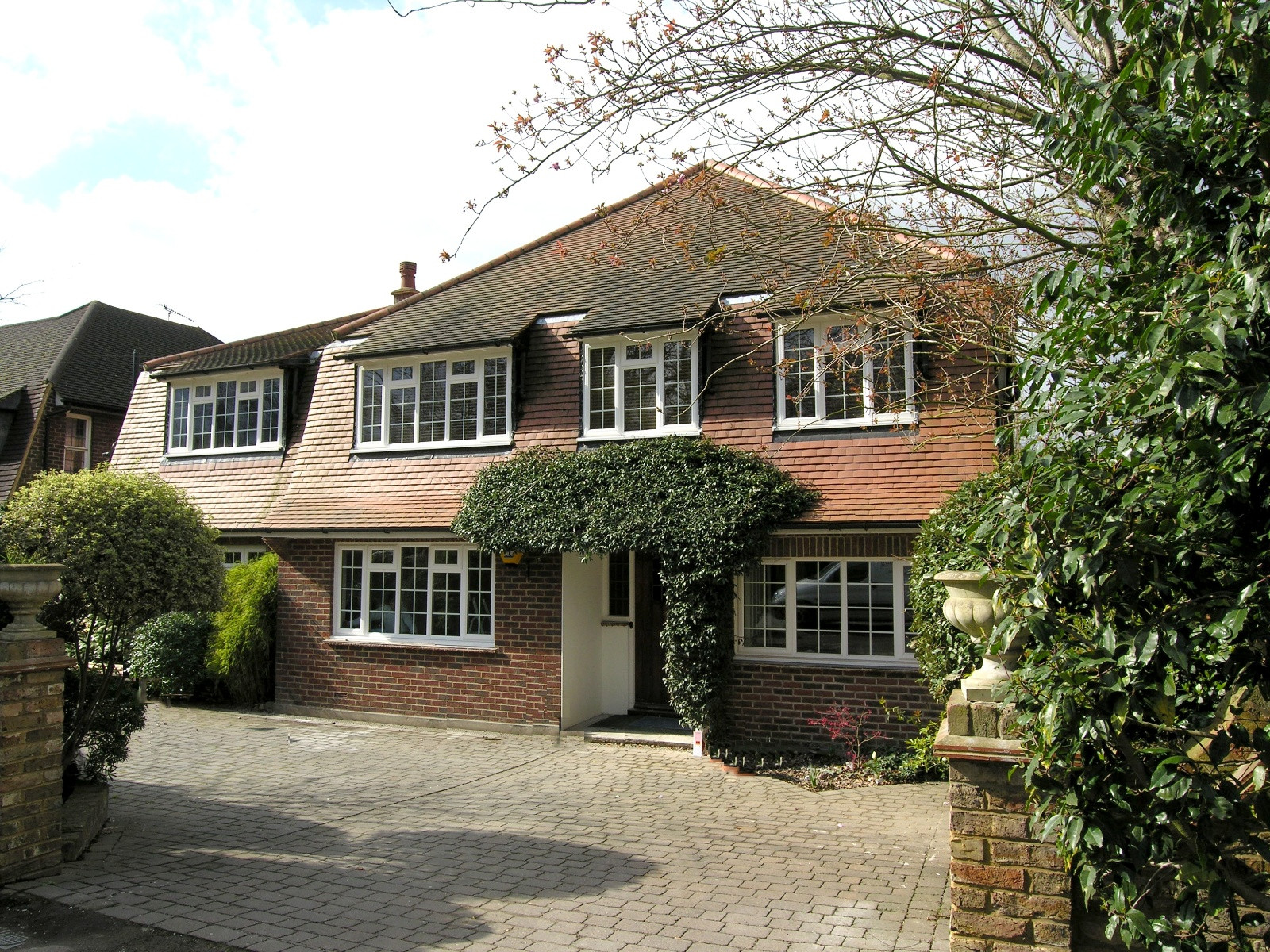 5 bed student house to rent on Barham Road, London, SW200ET StuRents