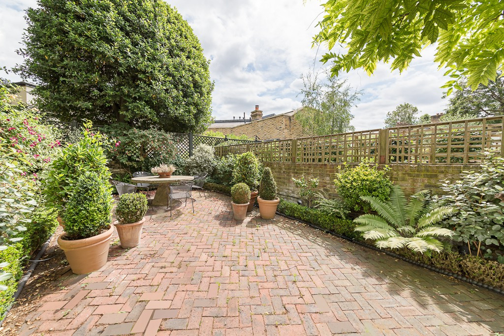 3 bed student house to rent on Ranelagh Grove, London, SW1W8PA StuRents