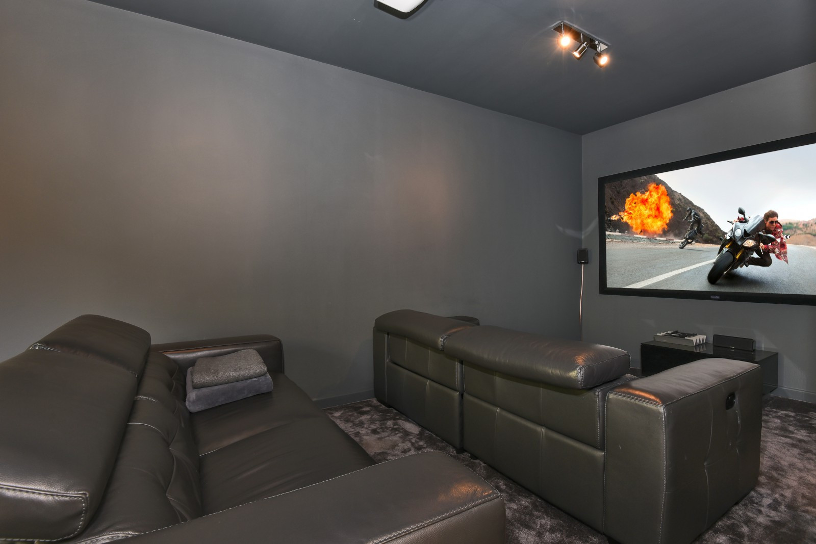 8 bed student house to rent on Fireball Hill, Sunningdale, SL59PJ