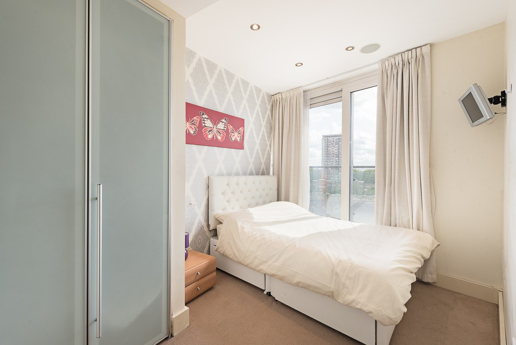 3 bed student house to rent on Peninsula Apartments, London, W21JJ StuRents