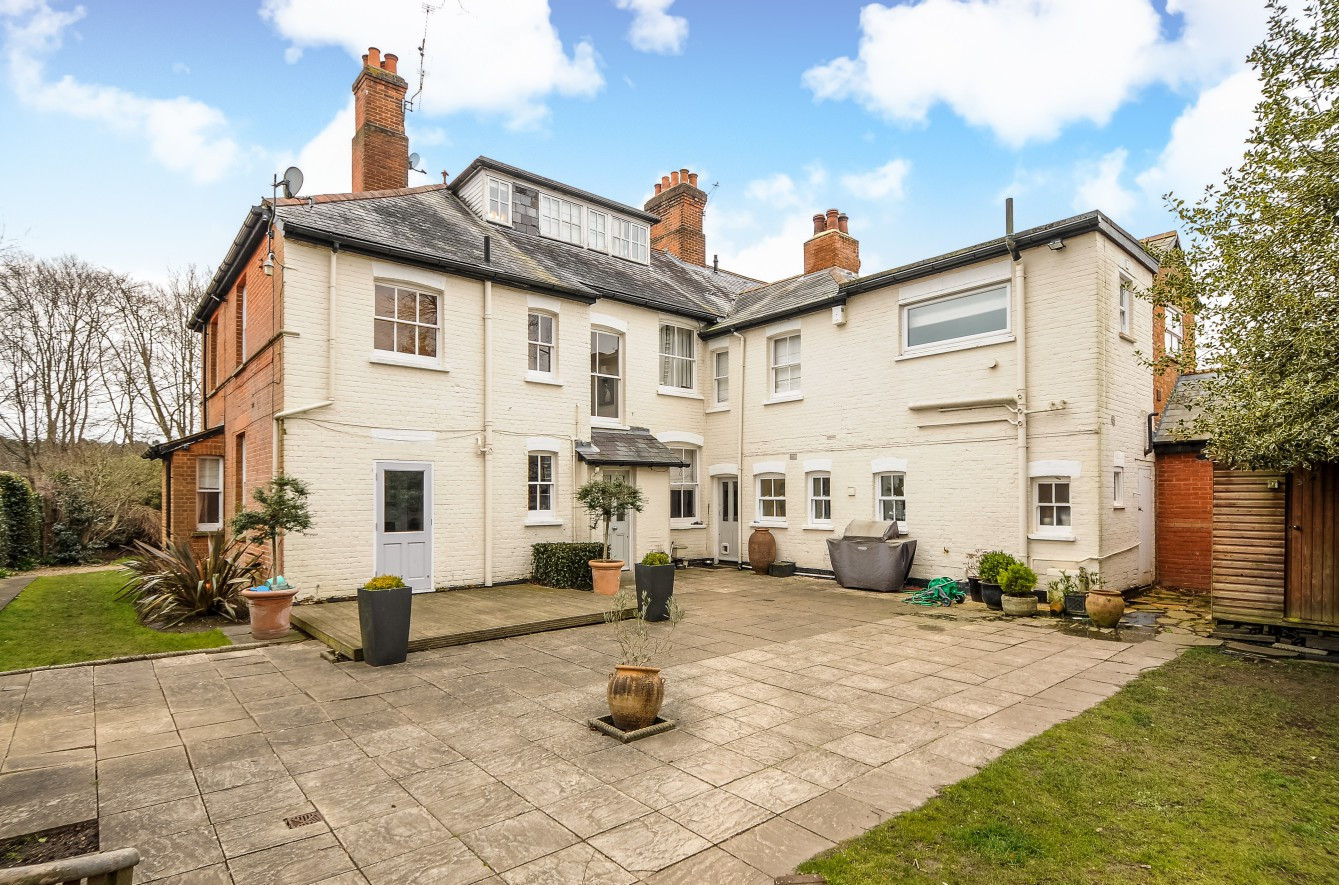 5 bed student house to rent on Winkfield Road, Ascot, SL57LP StuRents