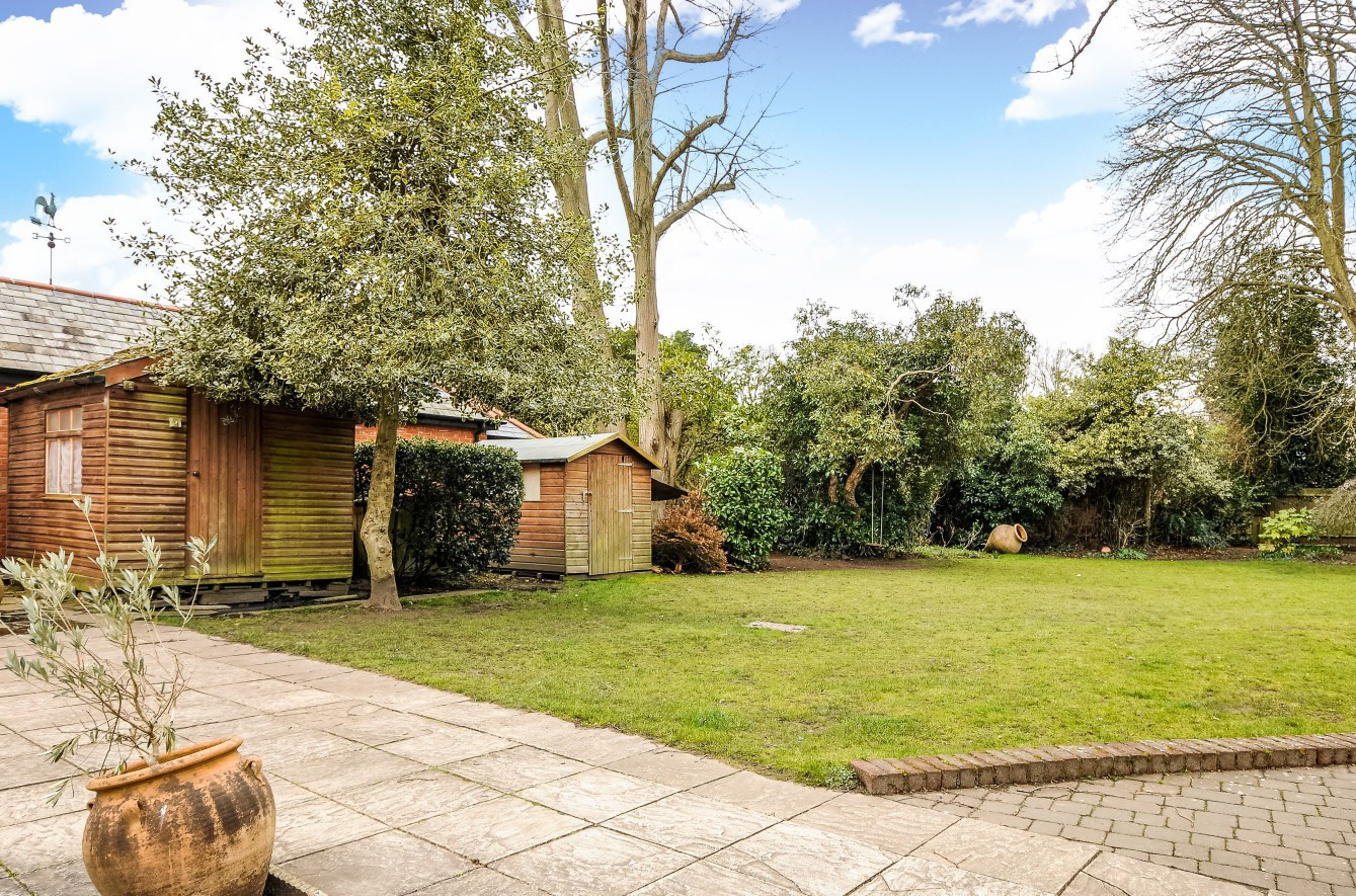 5 bed student house to rent on Winkfield Road, Ascot, SL57LP StuRents