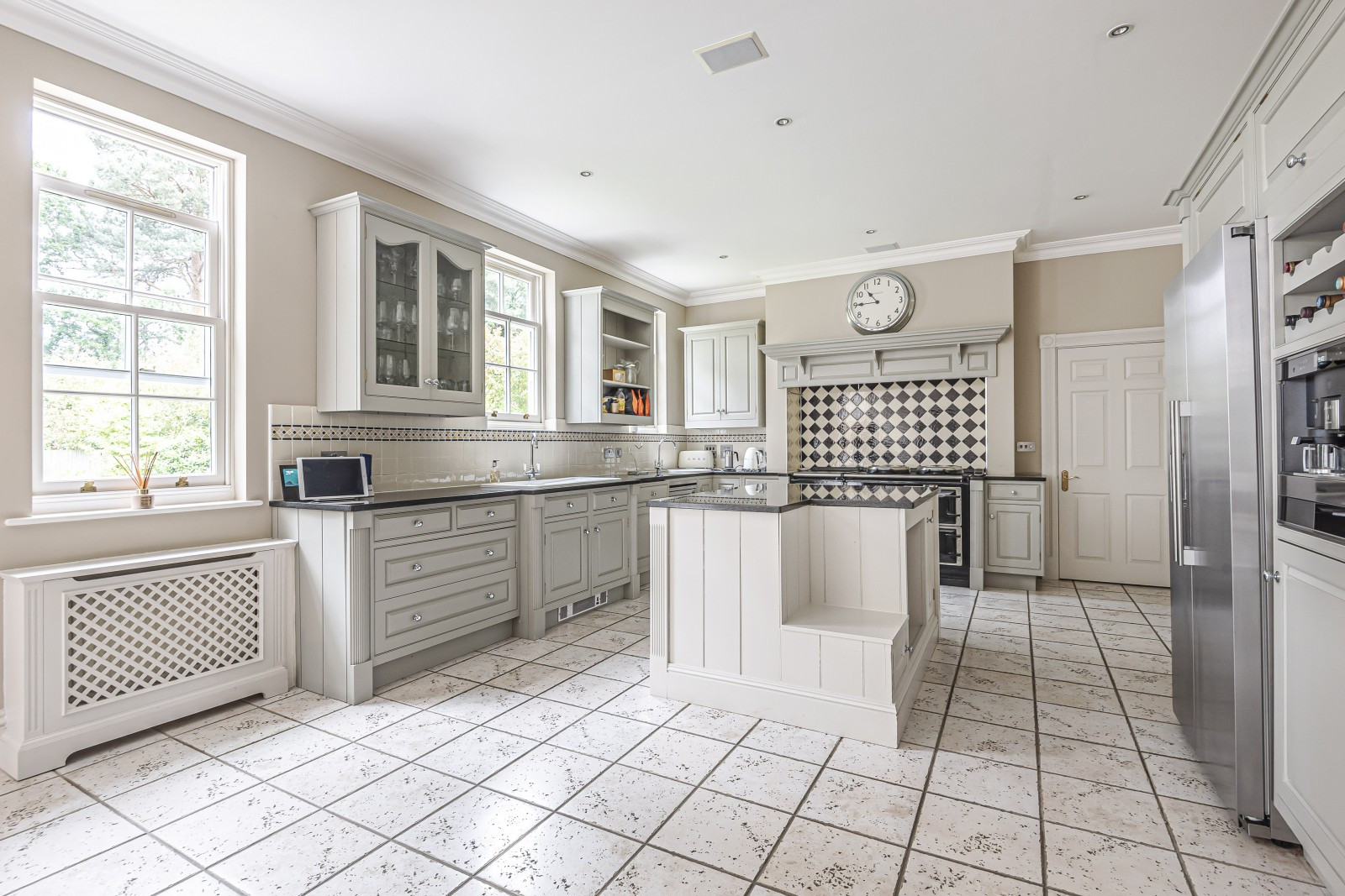 6 bed student house to rent on The Chase, Ascot, SL57UJ StuRents