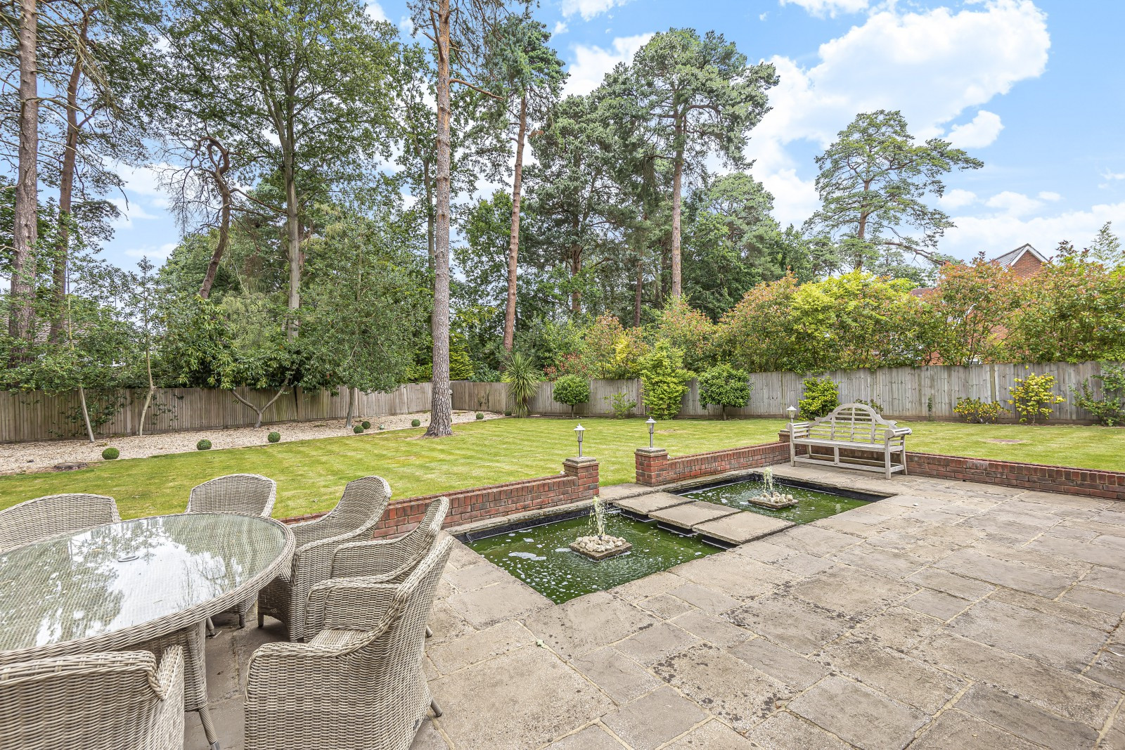 6 bed student house to rent on The Chase, Ascot, SL57UJ StuRents