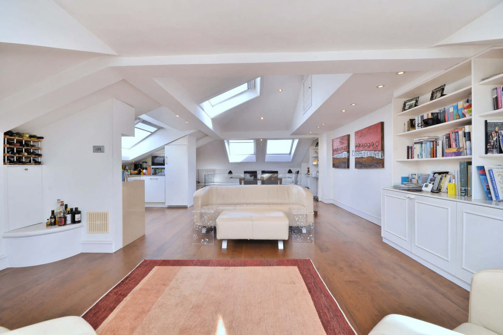 2 bed student house to rent on Belsize Square, London, NW34HT StuRents