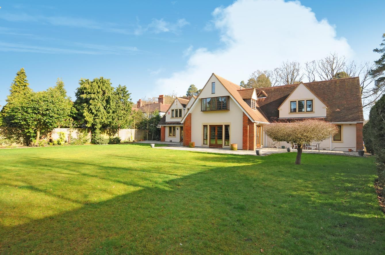 6 bed student house to rent on Winkfield Road, Ascot, SL57LP StuRents