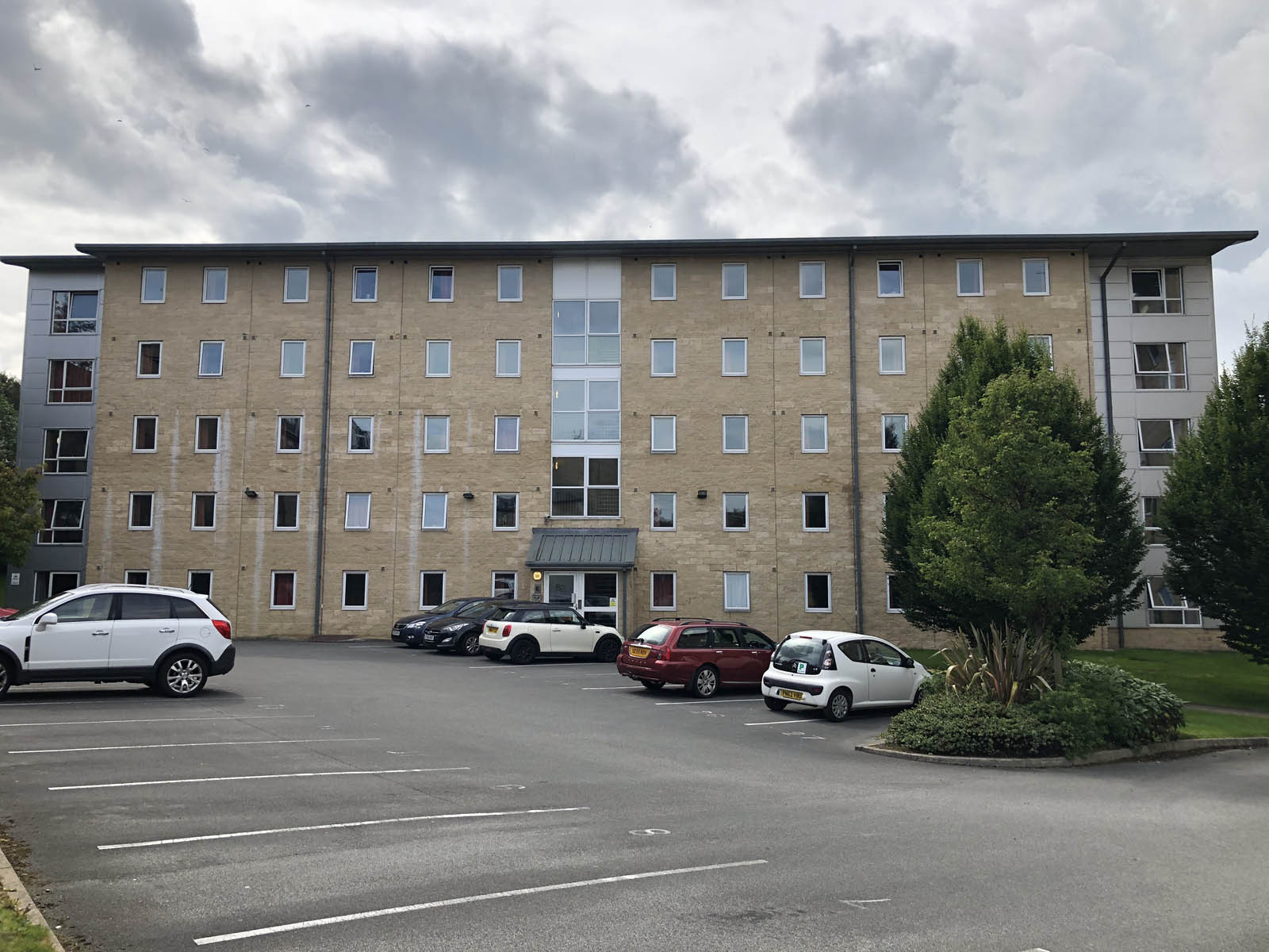 Classic EnSuite student 6 bed flat to rent on Great Horton Road