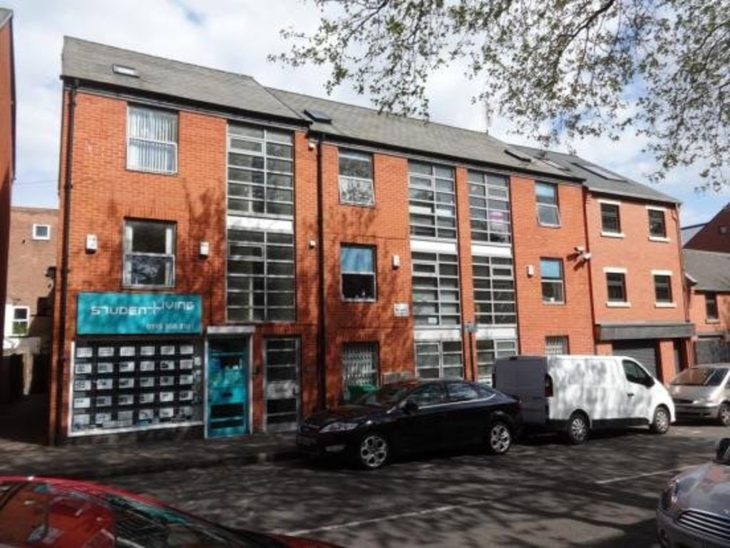 8 bed student house to rent on North Sherwood Street, Nottingham, NG1