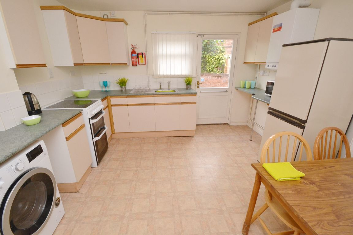 2 bed student house to rent on Millicent Road, Nottingham, NG2 7PZ
