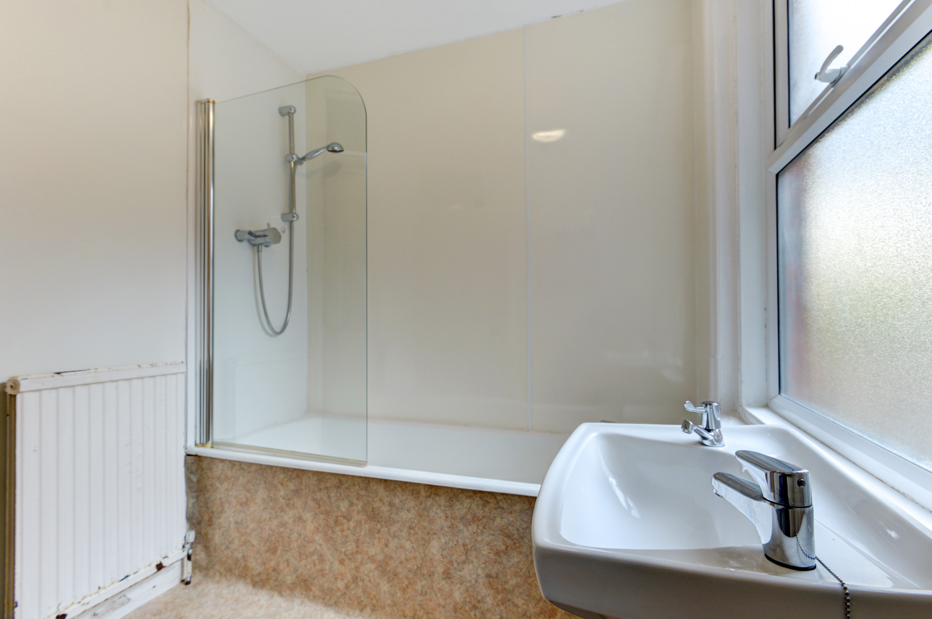 4 bed student house to rent on Hythe Road, Brighton, BN1 6JR StuRents