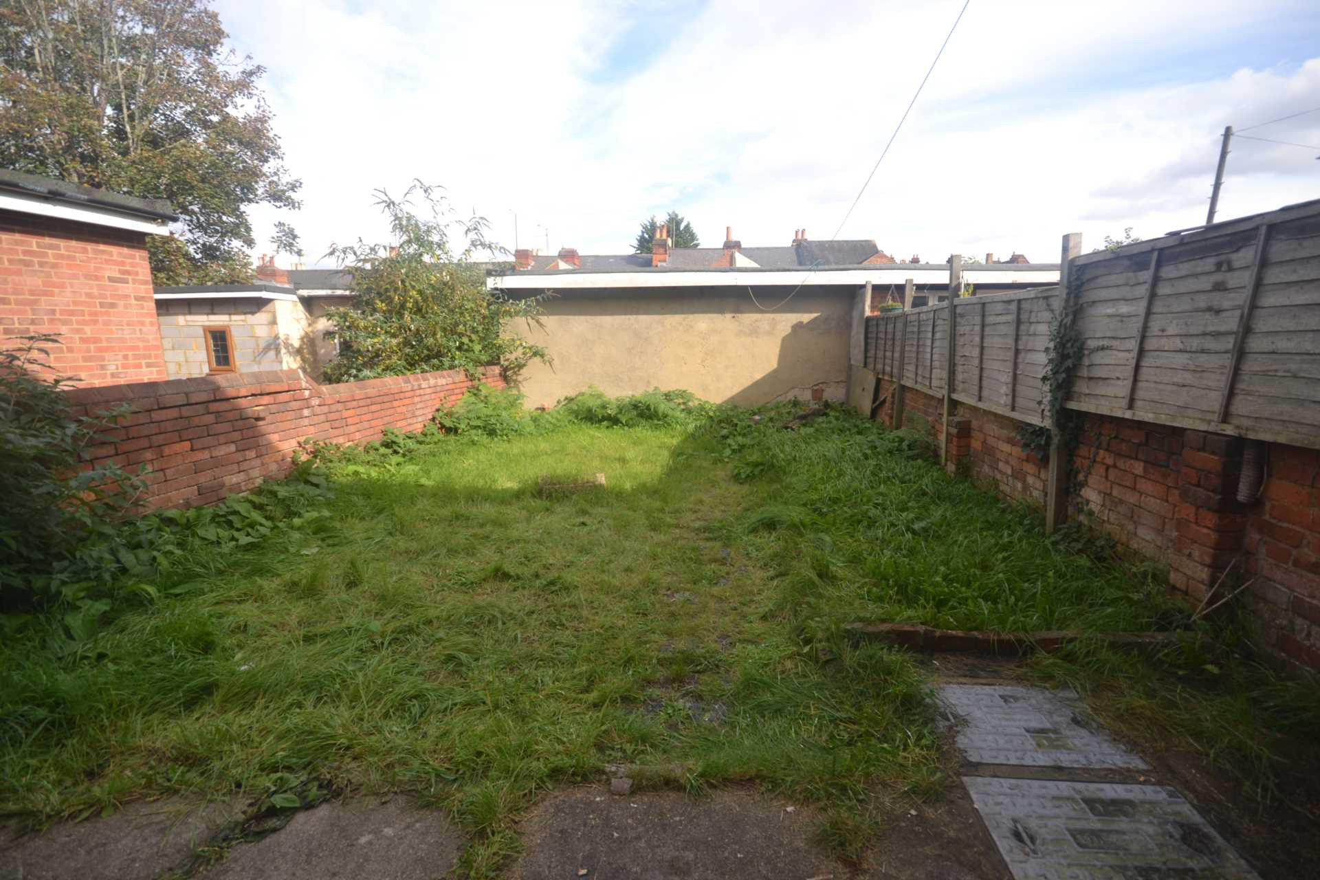 5 bed student house to rent on Donnington Gardens, Reading, RG1 5LZ