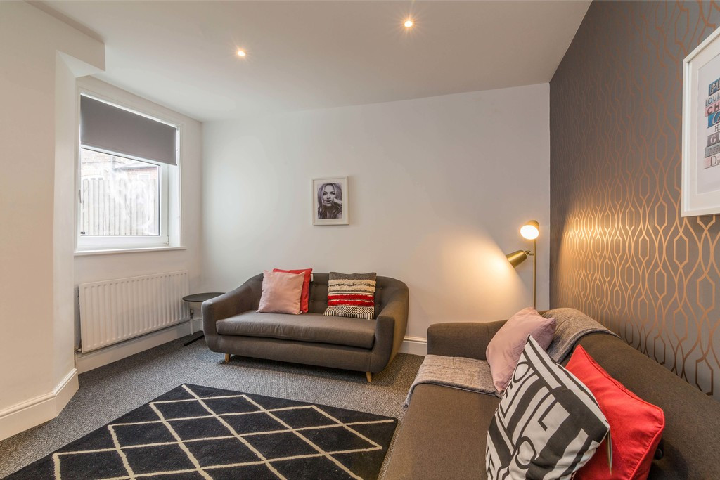 6 bed student house to rent on Derby Grove, Nottingham, NG7 1PF StuRents