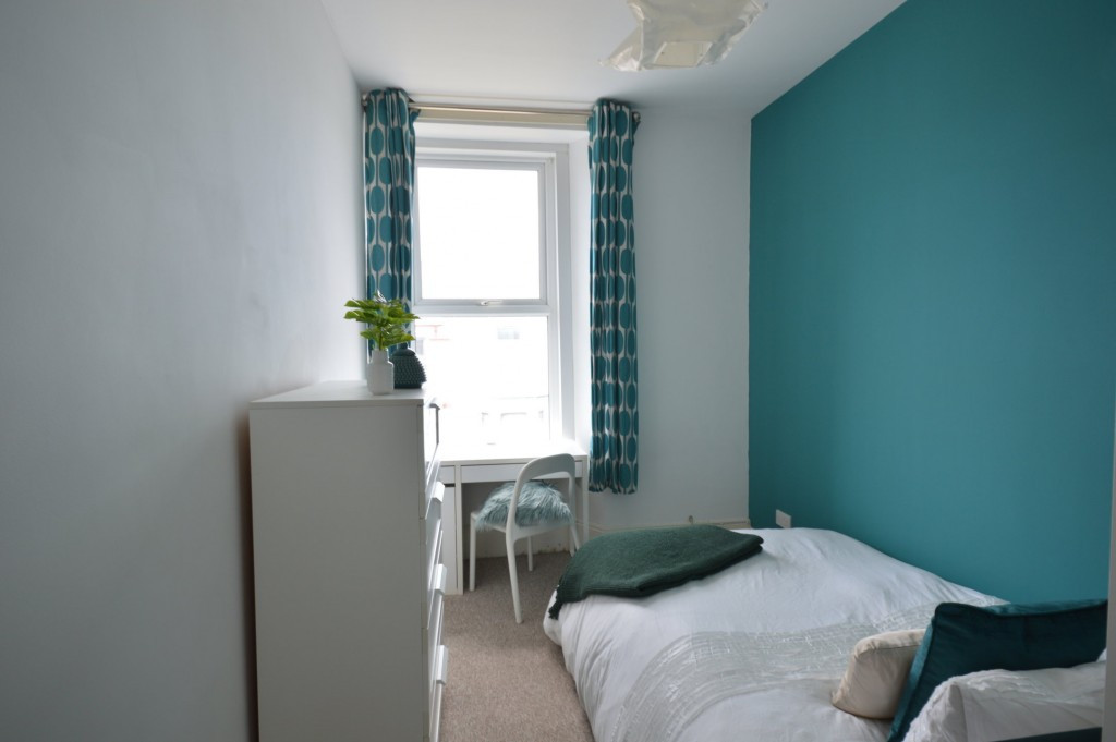 9 bed student house to rent on St Judes Road, Plymouth, PL4 8RU StuRents