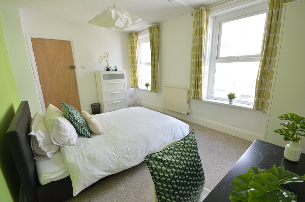 9 bed student house to rent on St Judes Road, Plymouth, PL4 8RU StuRents