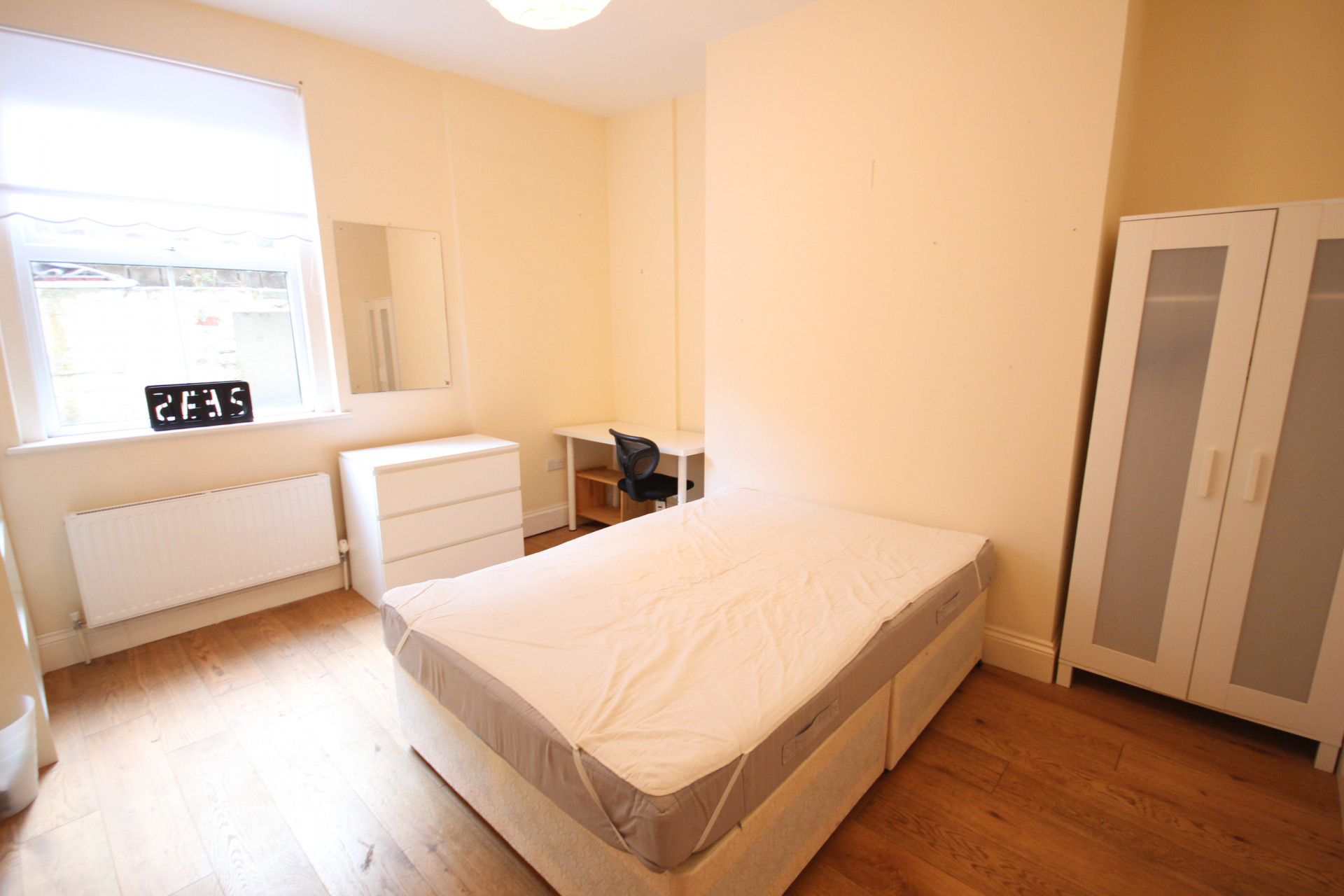 6 bed student house to rent on Allergate, Durham, DH1 4ET StuRents