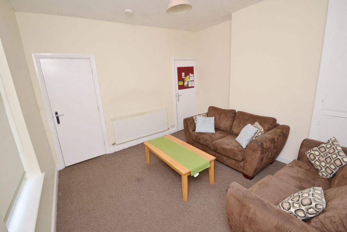 4 bed student house to rent on Dunkirk Road, Nottingham, NG7 2LF StuRents