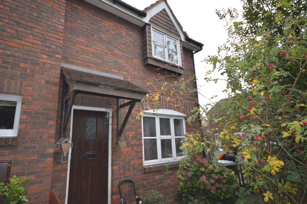 3 bed student house to rent on Oliver Gardens, London, E6 5SE StuRents