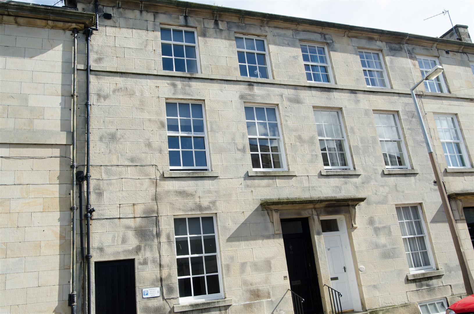 6 bed student house to rent on Queen Street, Lancaster, LA1 1RX StuRents