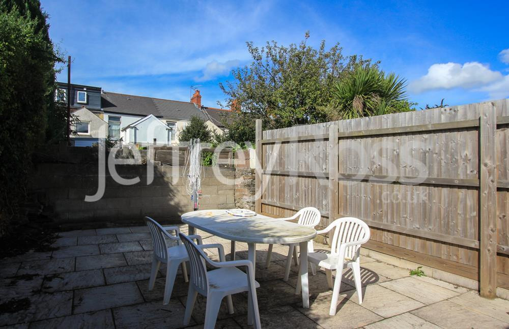 6 bed student house to rent on Treorchy Street, Cardiff, CF24 4JP