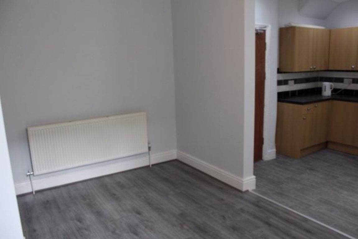 4 bed student house to rent on Blantyre Road, Liverpool, L15 3HT StuRents