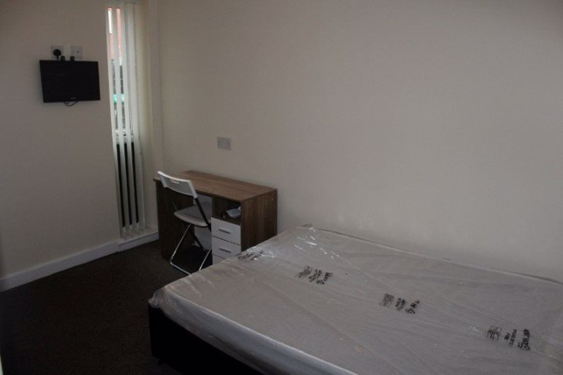 6 bed student house to rent on Vauxhall Road, Liverpool, L3 6BL StuRents