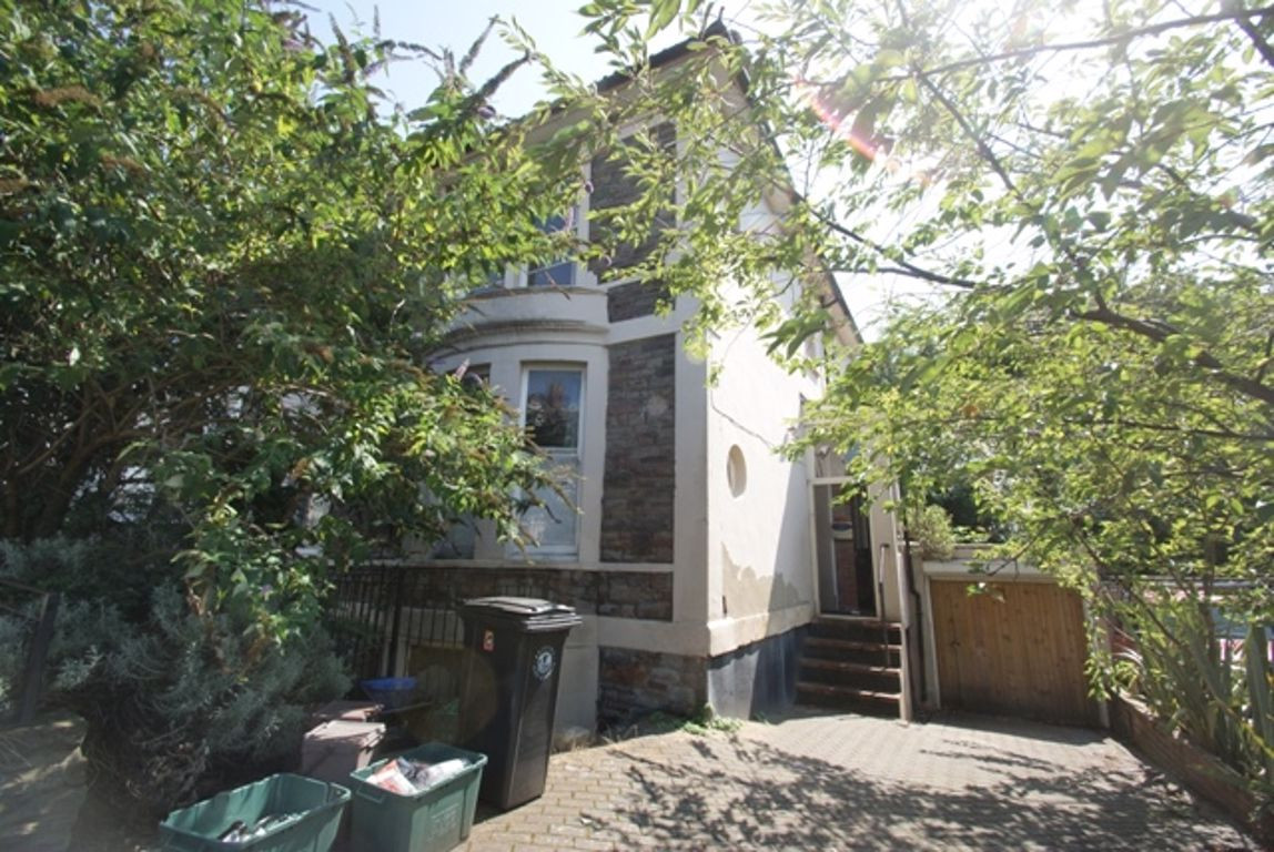 8 bed student house to rent on Cromwell Road, Bristol, BS6 5HD StuRents