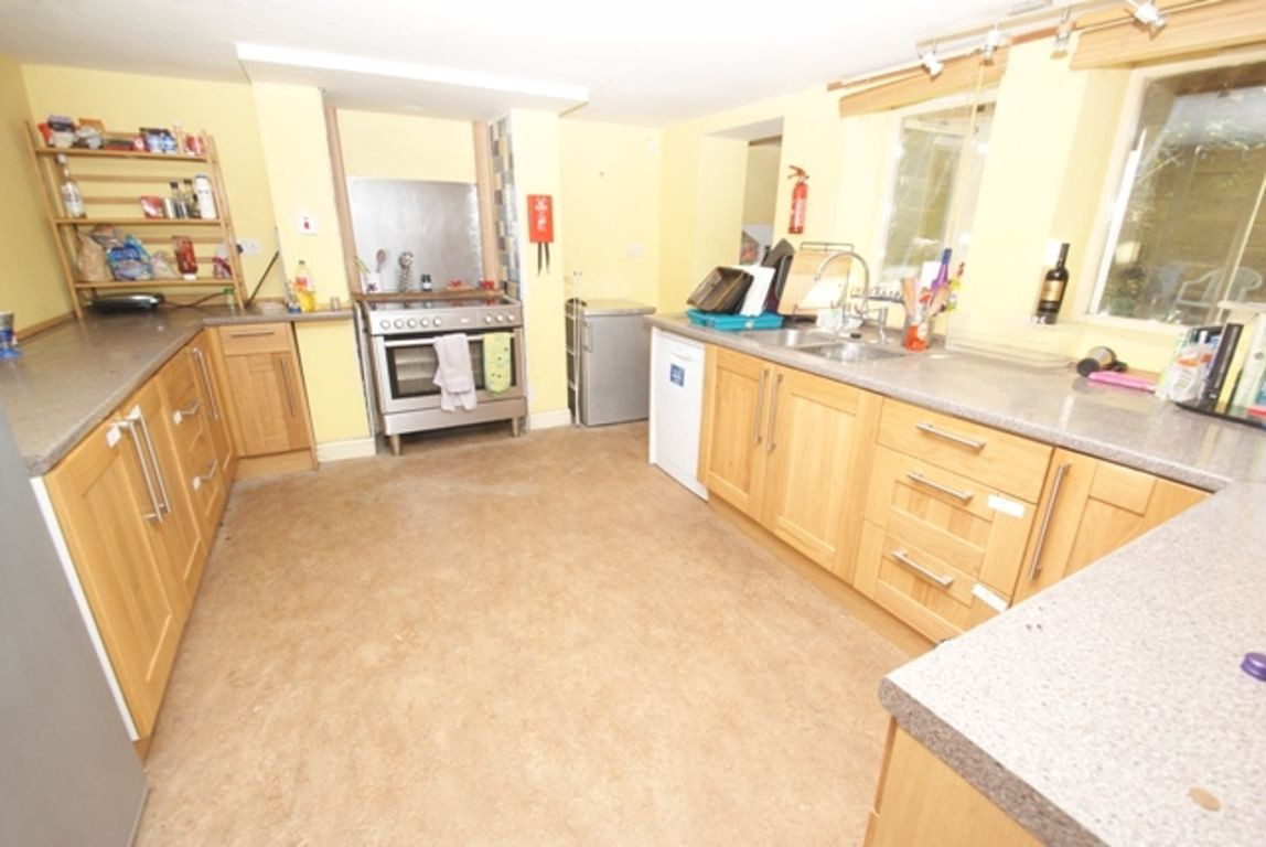 8 bed student house to rent on Cromwell Road, Bristol, BS6 5HD StuRents