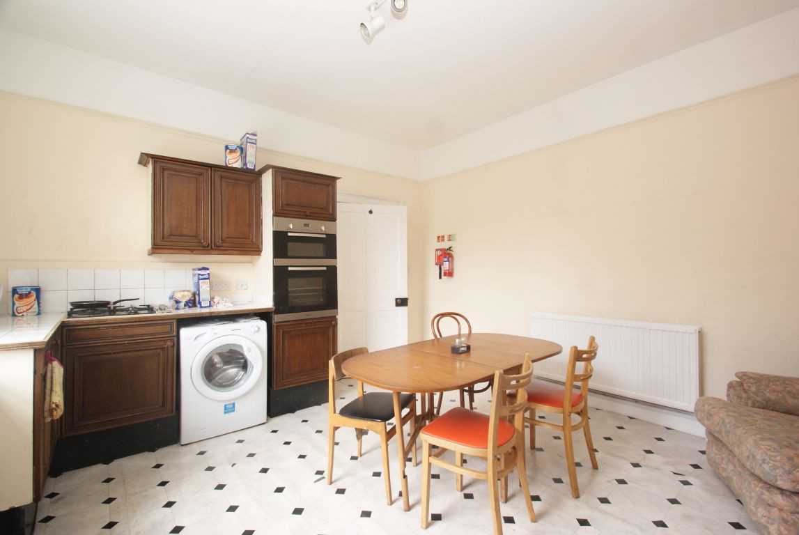 4 bed student house to rent on Park Street, Bristol, BS1 5PB StuRents