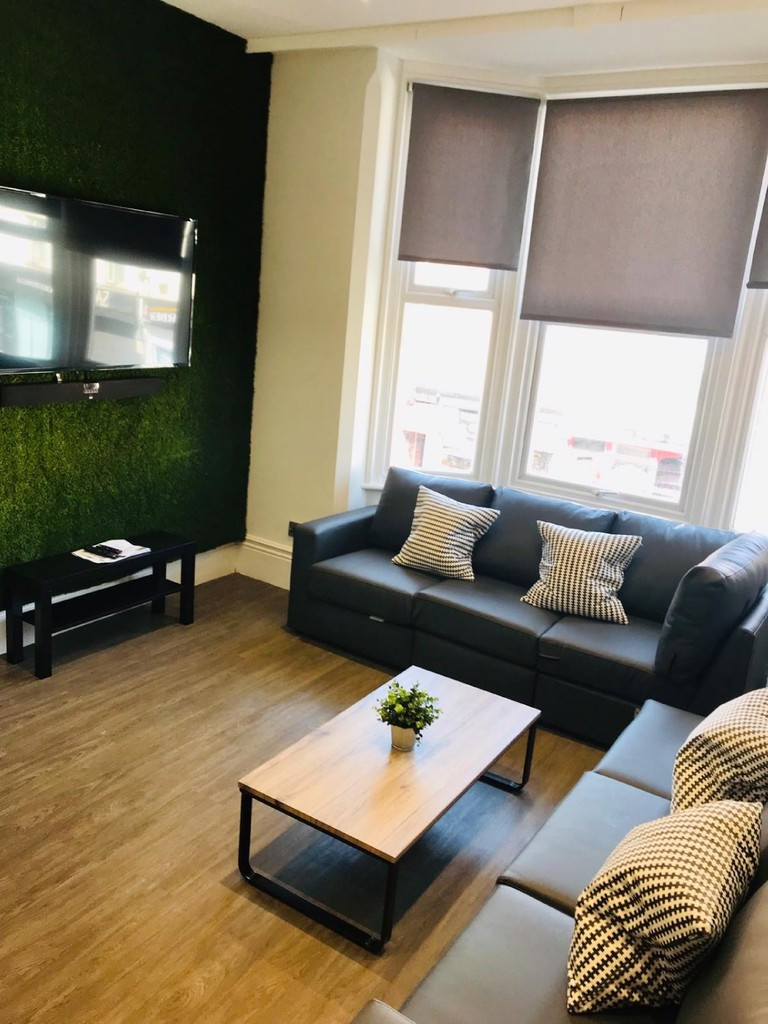 Student studio flat to rent on Alfreton Road, Nottingham, NG7 3JL