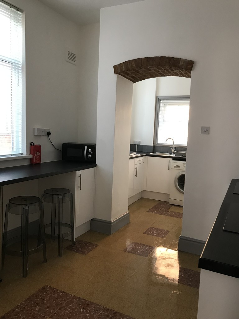 5 bed student house to rent on Glenfield Road, Leicester, LE3 6AU
